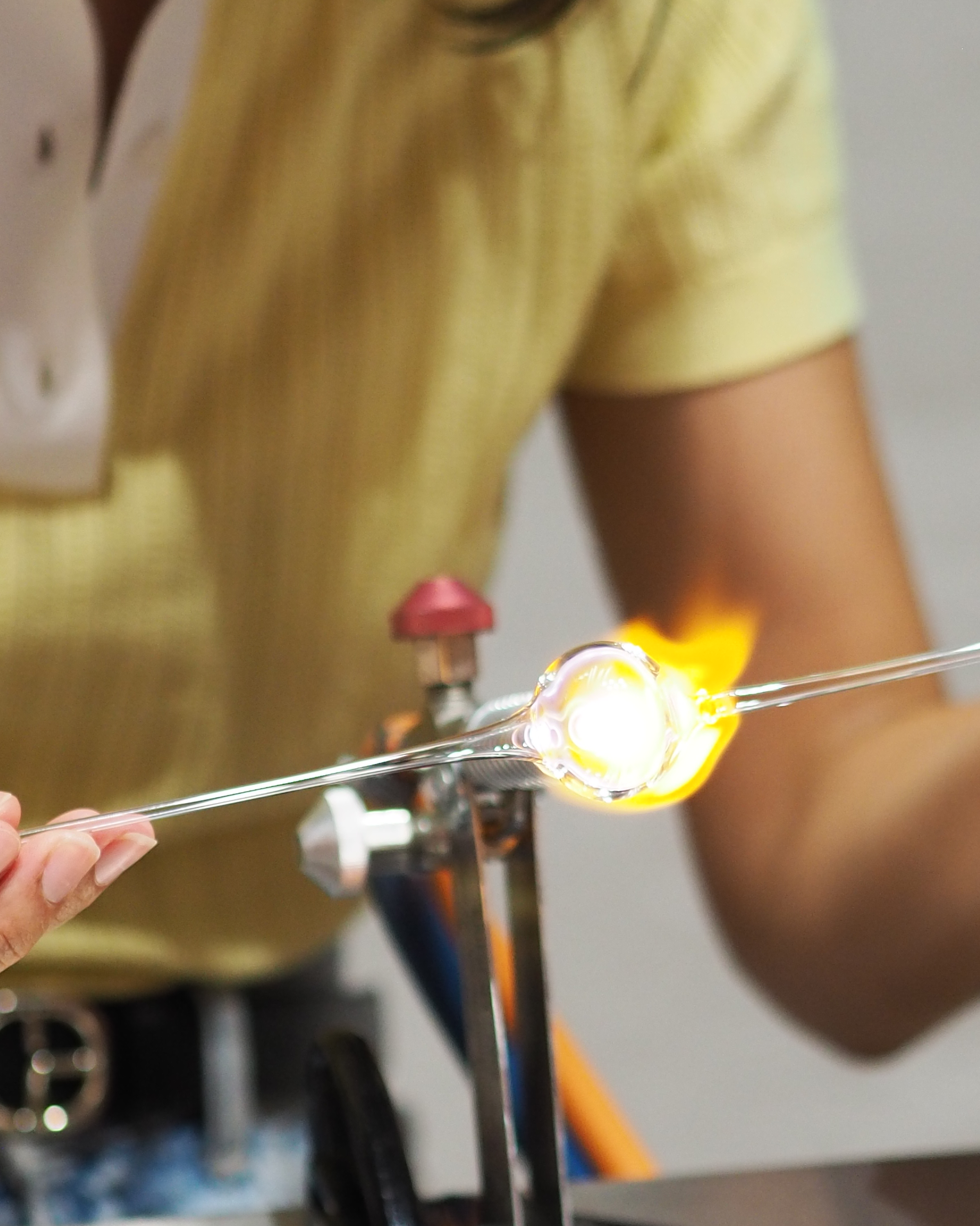Create Your Blown Glass Pendant Workshop in Madrid.